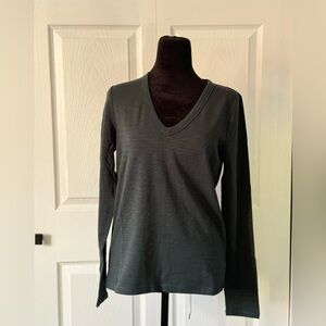 Gap Long Sleeve V-Neck T-Shirt